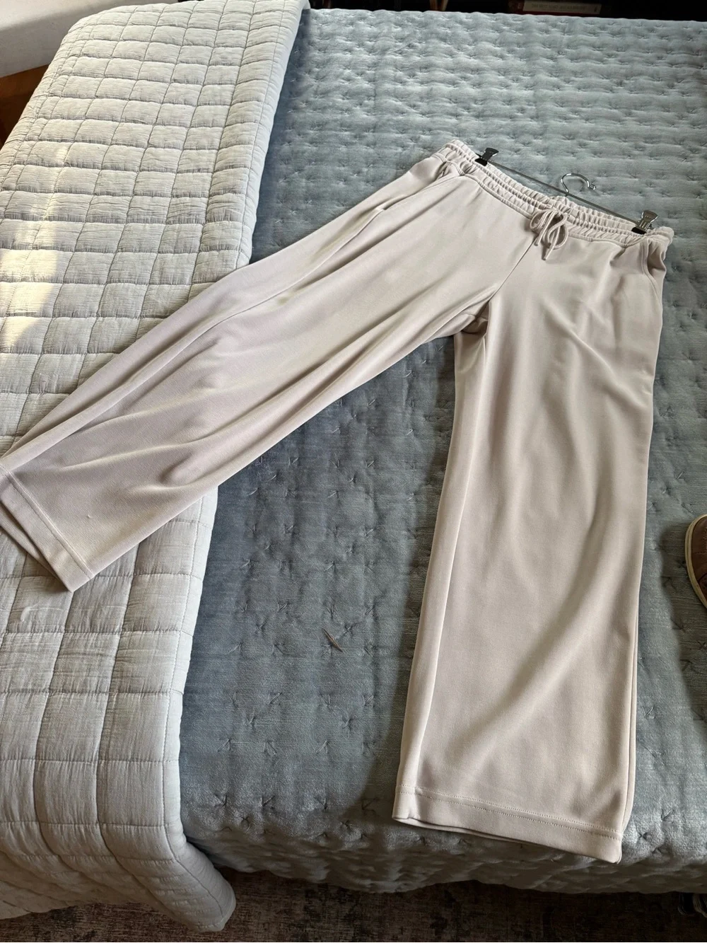 Athleta Cream Drawstring Knit Joggers